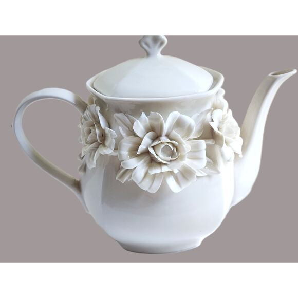 TEAPOT-I. Godinger & Co.-Cream Color-Porcelain-Molded Flowers-Holds 4 cups - Picture 12 of 14